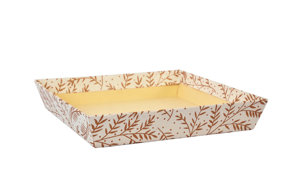 Handmade tray with flat base